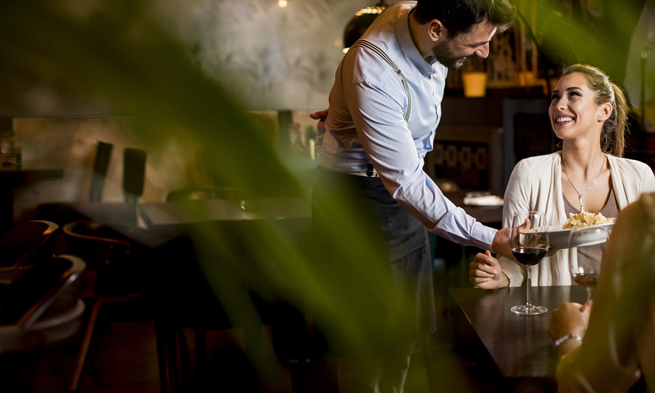 Restaurant De Quartier Élégant Avec Une Clientèle Fidèle Et Bien Établie À Vendre 1