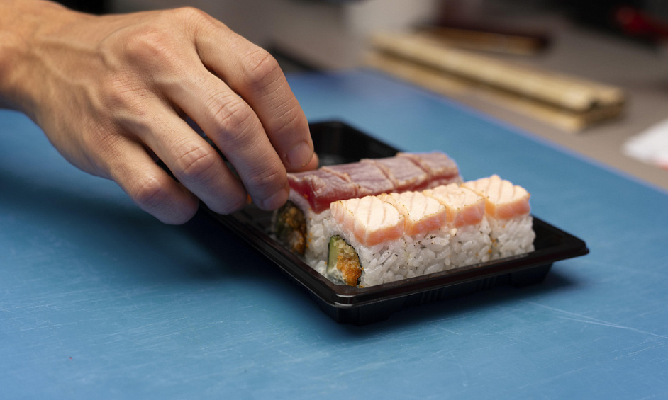 Établi Sushi & Plats Asiatiques À Emporter À Vendre 1