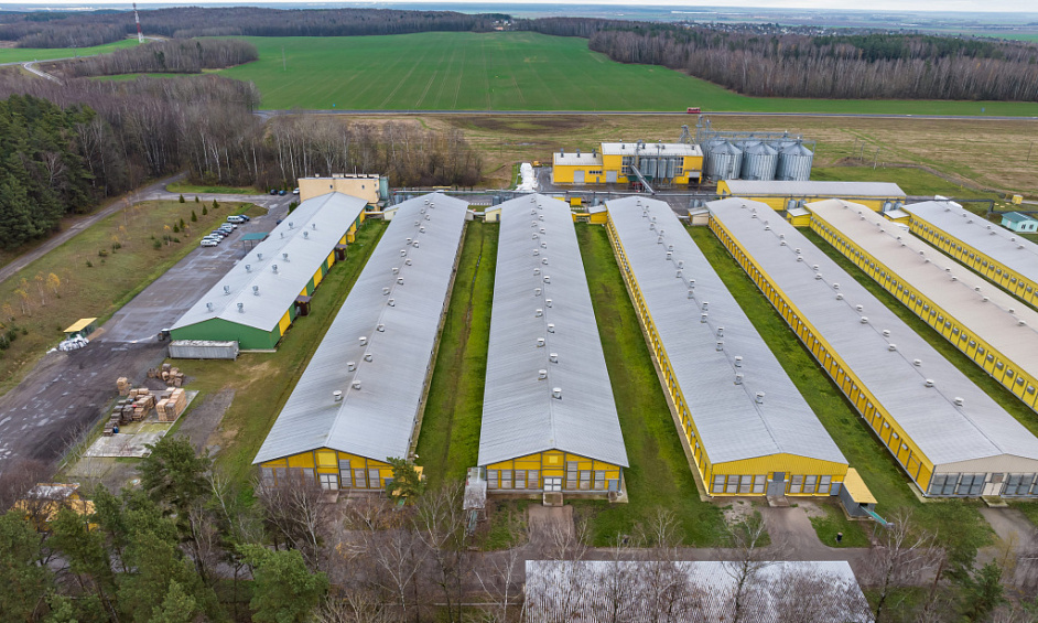 “Propriété unique de ferme de gibier & vaste entrepôt 1