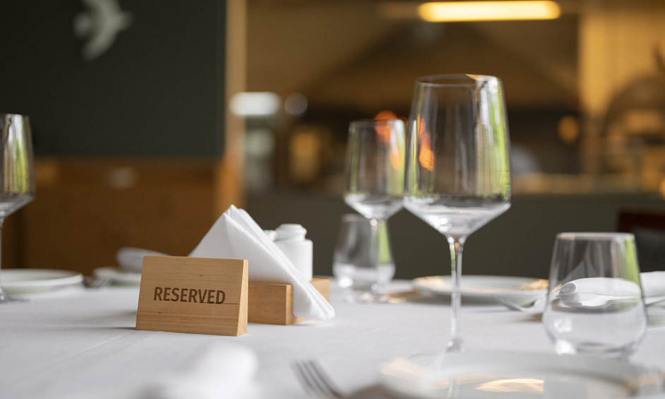 Restaurant Et Immeuble Établis À Stanford À Vendre 1