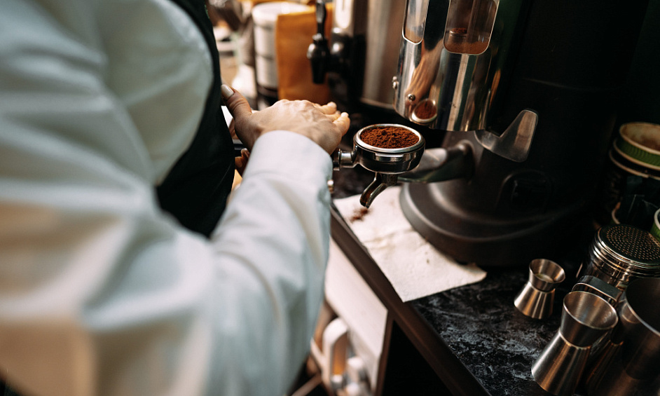 Café Établi Et Établissement D'Hôtellerie Sous Licence À Vendre 1 Café Établi Et Établissement D'Hôtellerie Sous Licence À Vendre 1