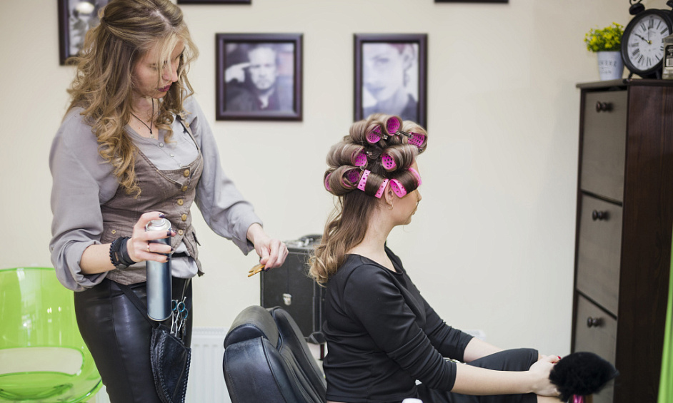 Salon De Coiffure Et De Beauté Bien Établi À Vendre 1