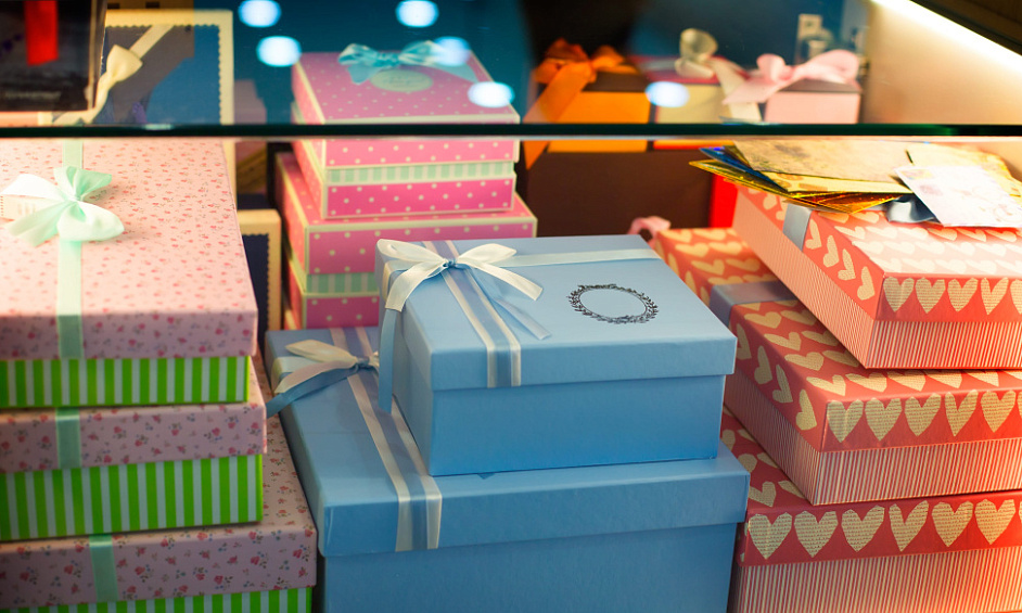 Deux Magasins De Cadeaux Parfaitement Situés/Approvisionnés À Vendre Au Cap 1